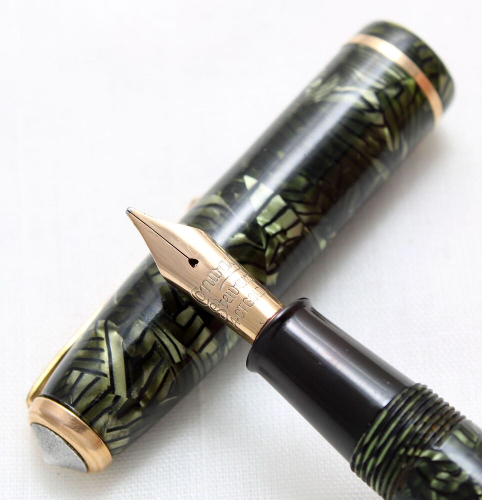 4751 Conway Stewart No.28 in Lined Green Marble. Smooth Broad FIVE STAR Nib