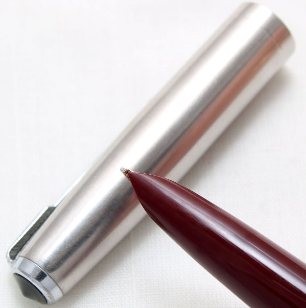 4754 Parker 51 Aerometric in Burgundy with a Lustraloy Cap, Smooth Medium F