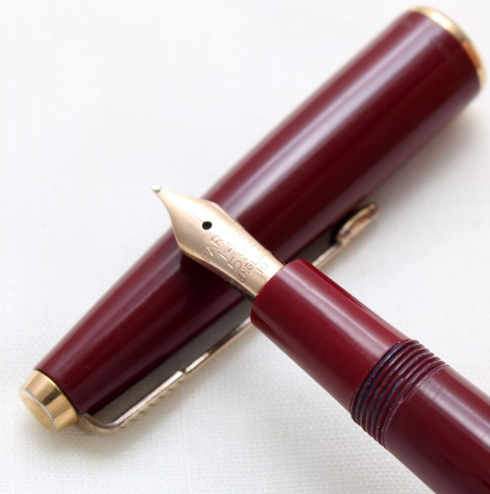 4769 Parker Duofold Junior in Burgundy, c1970. Smooth Broad FIVE STAR Nib.
