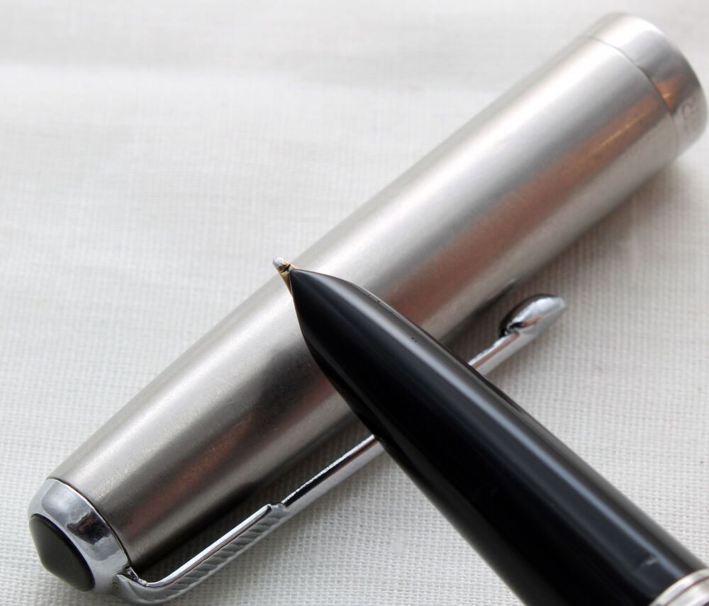 4793 Parker 51 Aerometric in Black with a lustraloy cap. Smooth Fine FIVE S