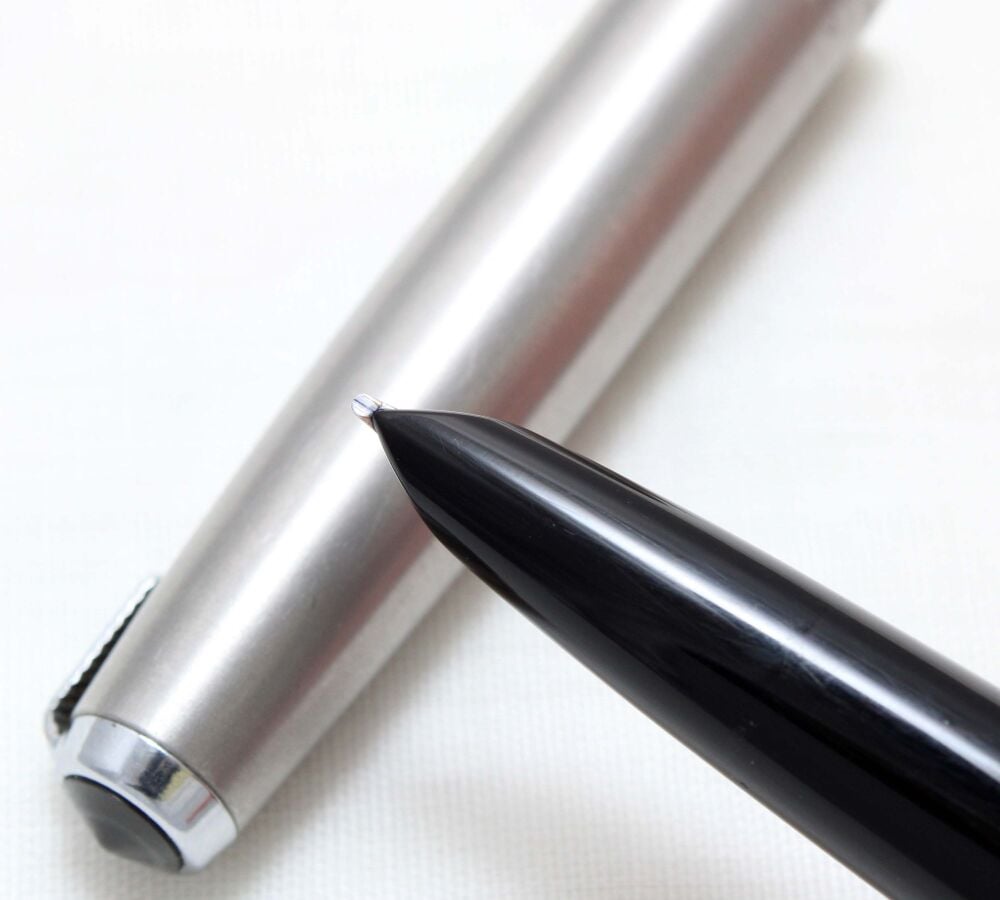 4827 Parker 51 Aerometric in Classic Black with a Lustraloy cap. Smooth Broad FIVE STAR Nib.