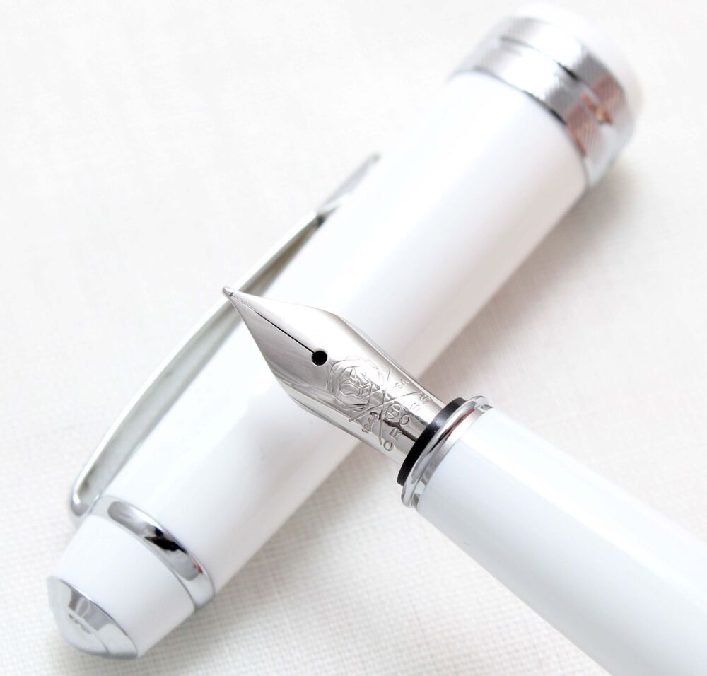 4977 Cross Bailey Light Fountain Pen in Polished White Resin. Medium Nib. B