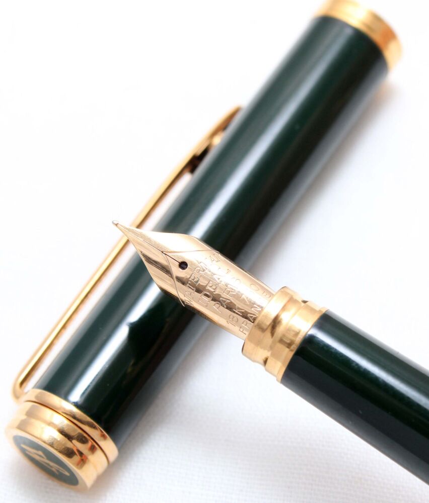 4914 Watermans Gentleman Fountain Pen in Dark Green Lacquer. Smooth 18ct Fi