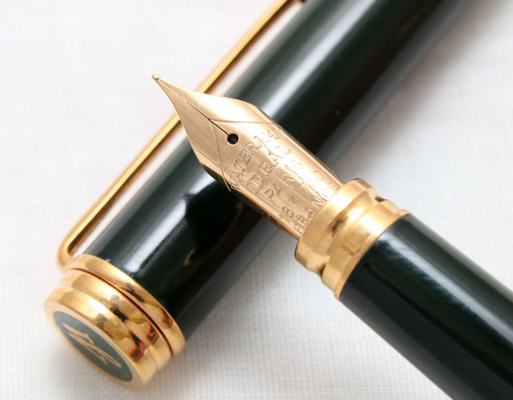 4984 Watermans Gentleman Fountain Pen in Black Lacquer. Smooth 18ct Medium 