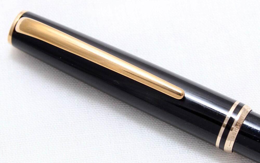 4986 Montblanc Classic Ball Pen in Black with gold trim.