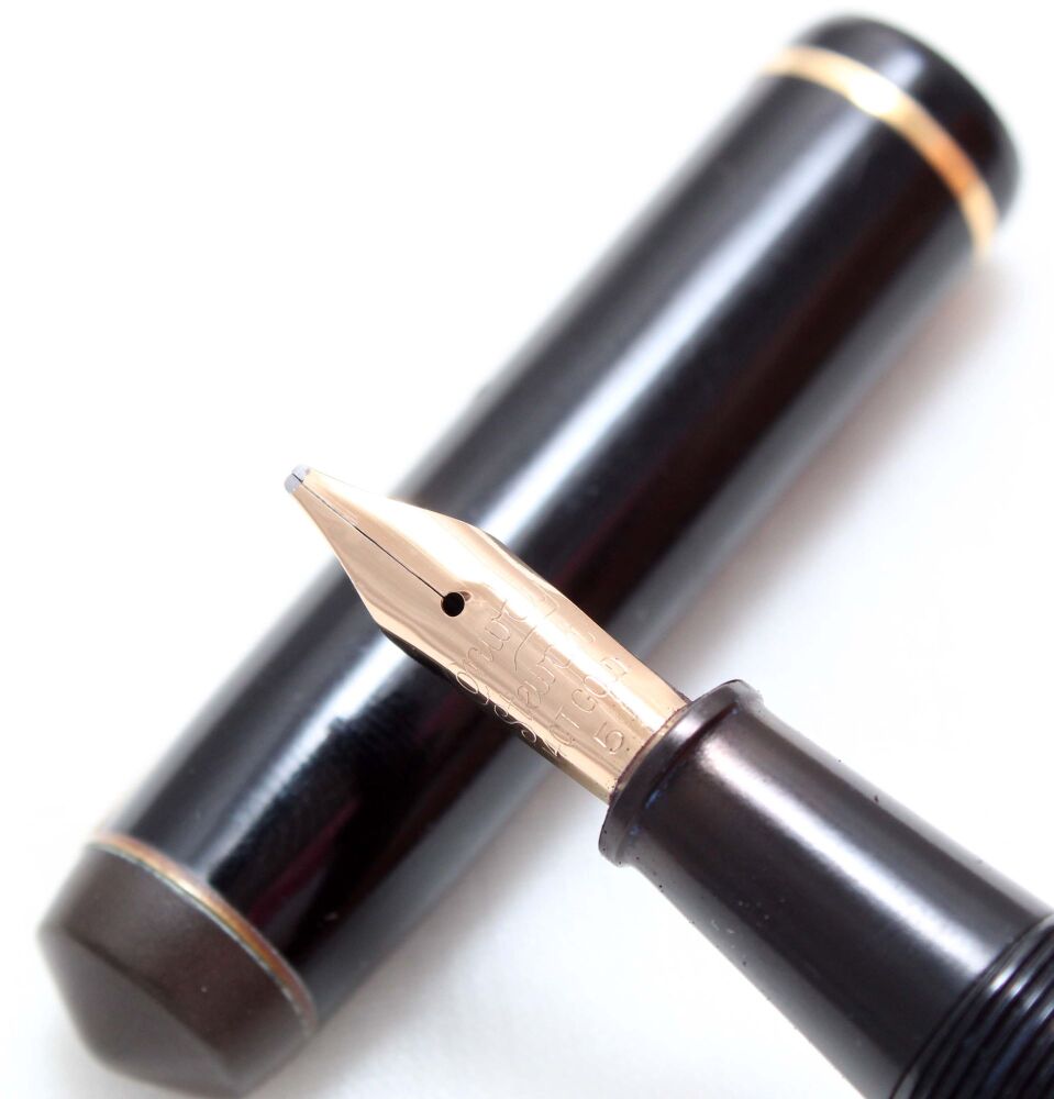 4991 Conway Stewart No.286 in Classic Black. Broad Italic FIVE STAR Nib.