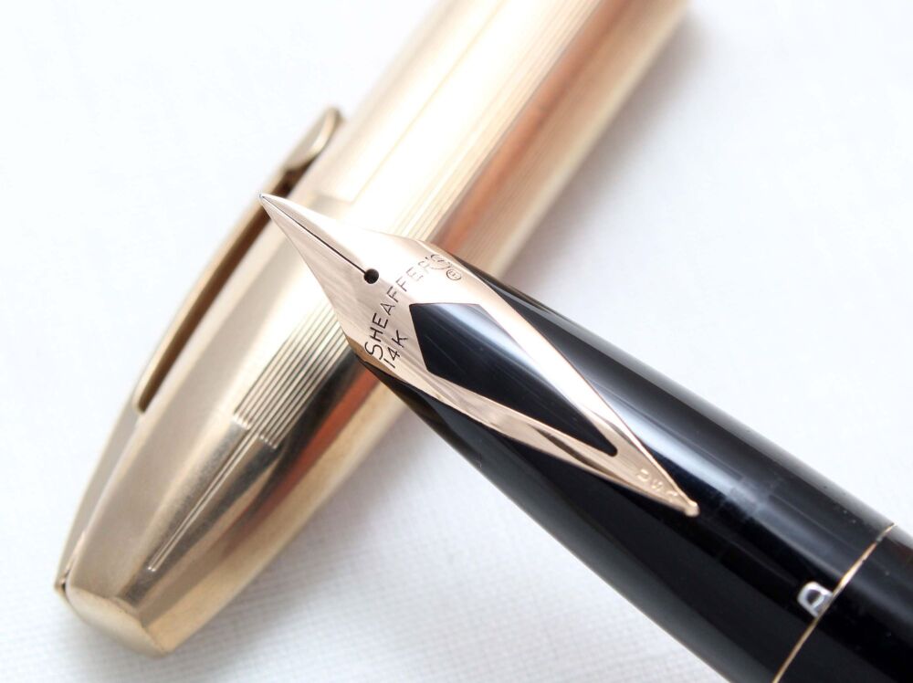 4993. Sheaffer PFM V Fountain Pen in Black with a Rolled Gold Cap. Superb M
