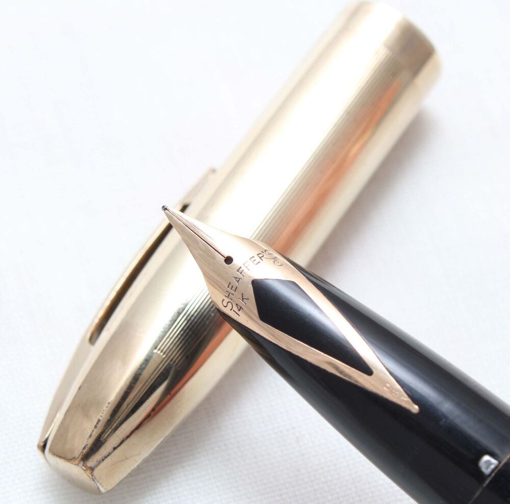 4994. Sheaffer PFM V Fountain Pen in Black with a Rolled Gold Cap. Superb F