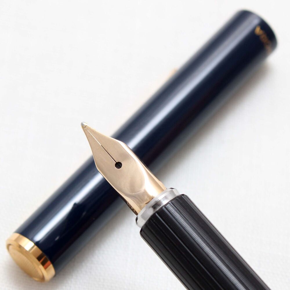 5001 Aurora Hastil Fountain Pen in Blue Lacquer. 14ct Medium FIVE STAR Nib.