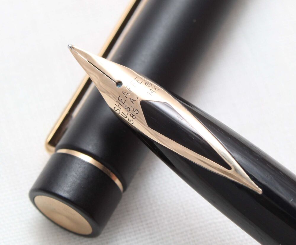 4952 Sheaffer Targa 1003 Matt Black Fountain Pen. Medium nib.