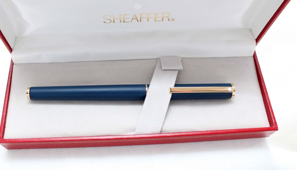 4912 Sheaffer Fashion II Fountain Pen in Matte Blue. Medium FIVE STAR nib. Mint and Boxed.