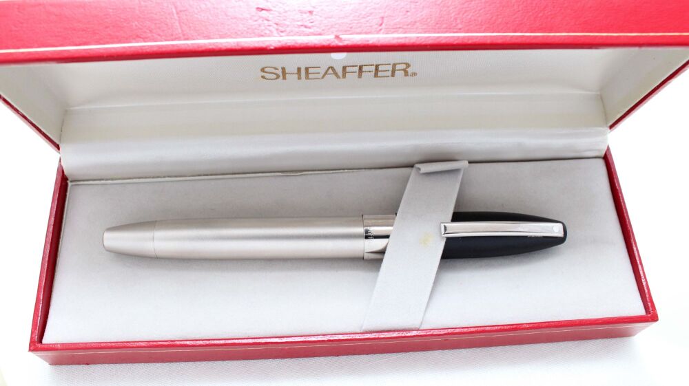 4950 Sheaffer Legacy Fountain Pen in matt black and frosted steel. Smooth medium FIVE STAR Nib. Mint and boxed.