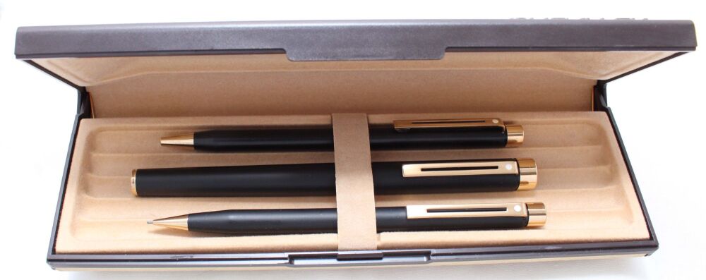 4947 Sheaffer Targa Classic 1003 Matt Black Triple set, Medium FIVE STAR Nib. Mint and Boxed.