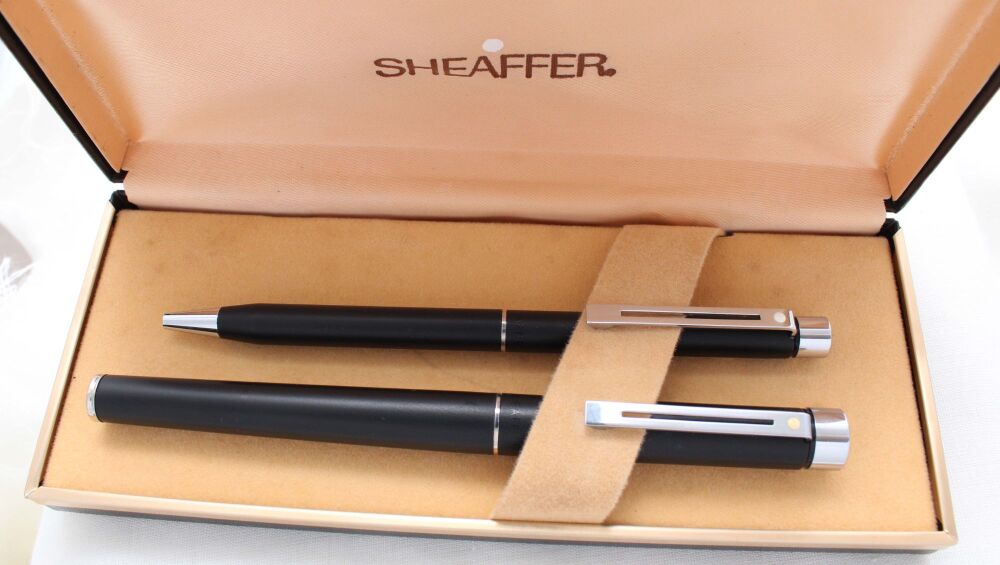 4943 Sheaffer Targa Classic 1003 Matt Black Fountain Pen and Ball Pen Set. Medium FIVE STAR Nib. Mint and Boxed.