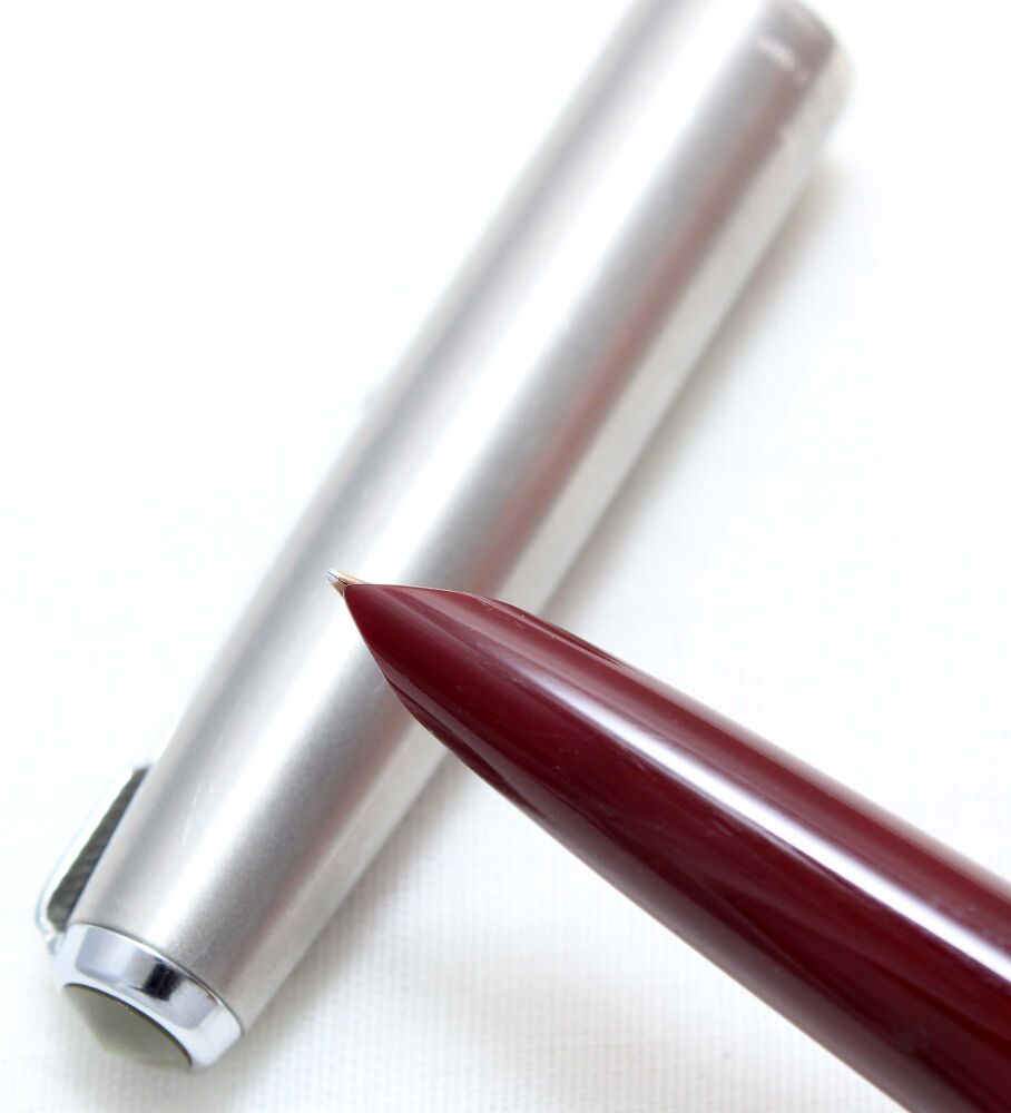 4871 Parker 51 Aerometric in Burgundy with a Lustraloy Cap. Smooth Medium FIVE STAR Nib.