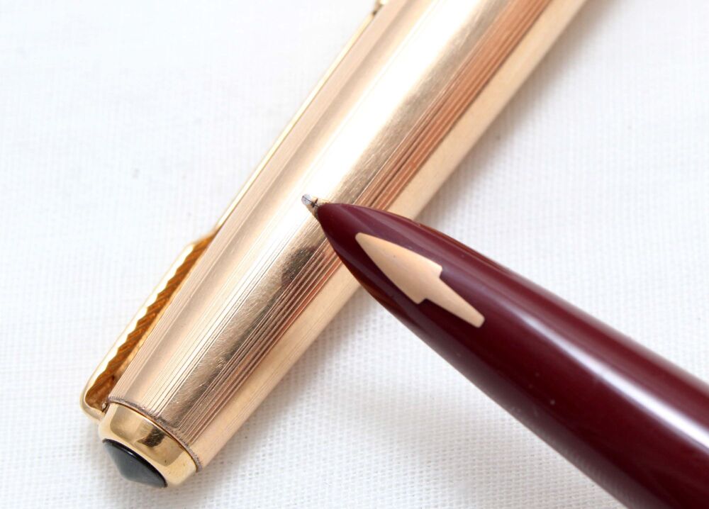 4886 Parker 61 Custom Fountain Pen in Burgundy with a Rolled Gold Cap. Medium FIVE STAR Nib.