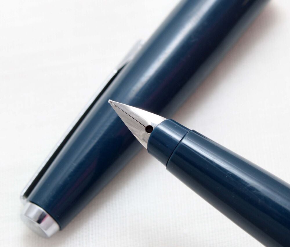 4957 Eversharp Challenger in Blue, Fine nib.