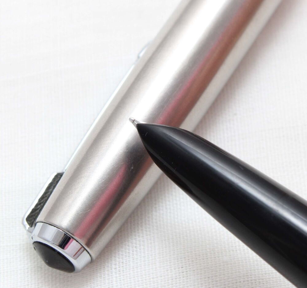 4966 Parker 51 Special in Black with a Lustraloy Cap, Smooth Fine Nib.