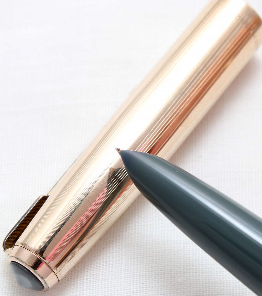 4967 Parker 51 Aerometric in Grey with a Rolled Gold Cap. Smooth Fine FIVE STAR NIb.