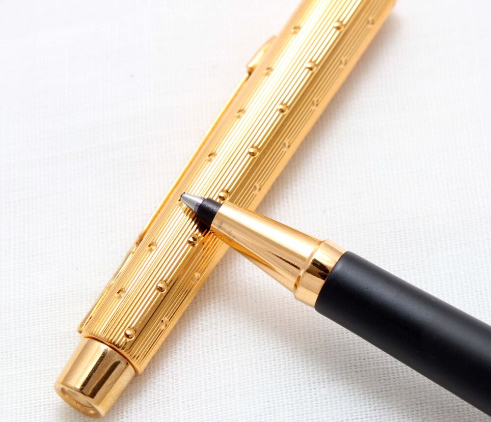 4972 Parker Classic Rollerball in Gold Plated Perlé (Line and Dot). Mint.