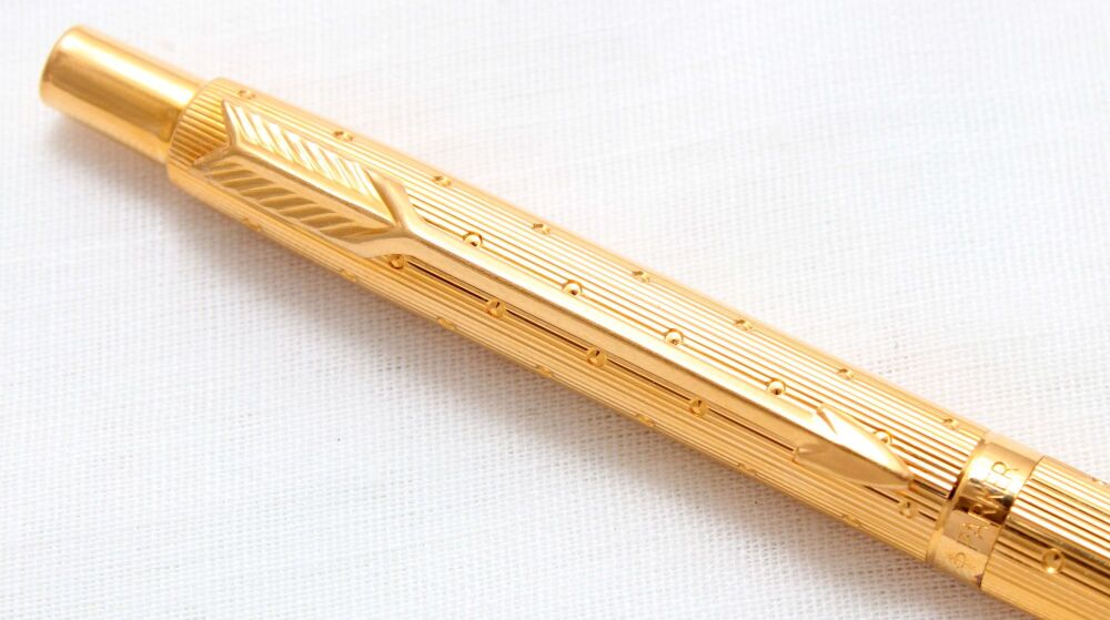 4973 Parker Classic ballpen in Gold Plated Perlé (Line and Dot). Mint.