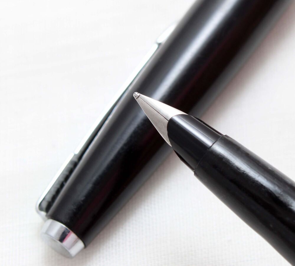 5021 Parker 45 CT in Black. Smooth Medium nib.