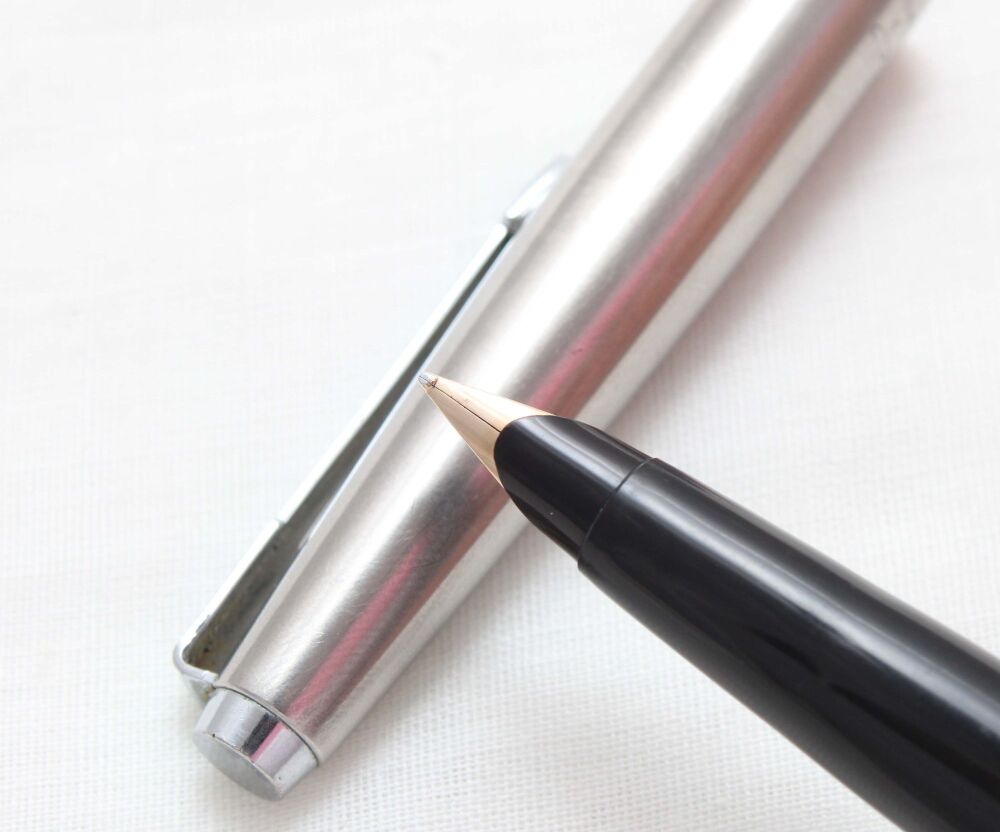5025 Parker 45 CT Flighter in Brushed Stainless Steel. Smooth Medium FIVE STAR Nib.