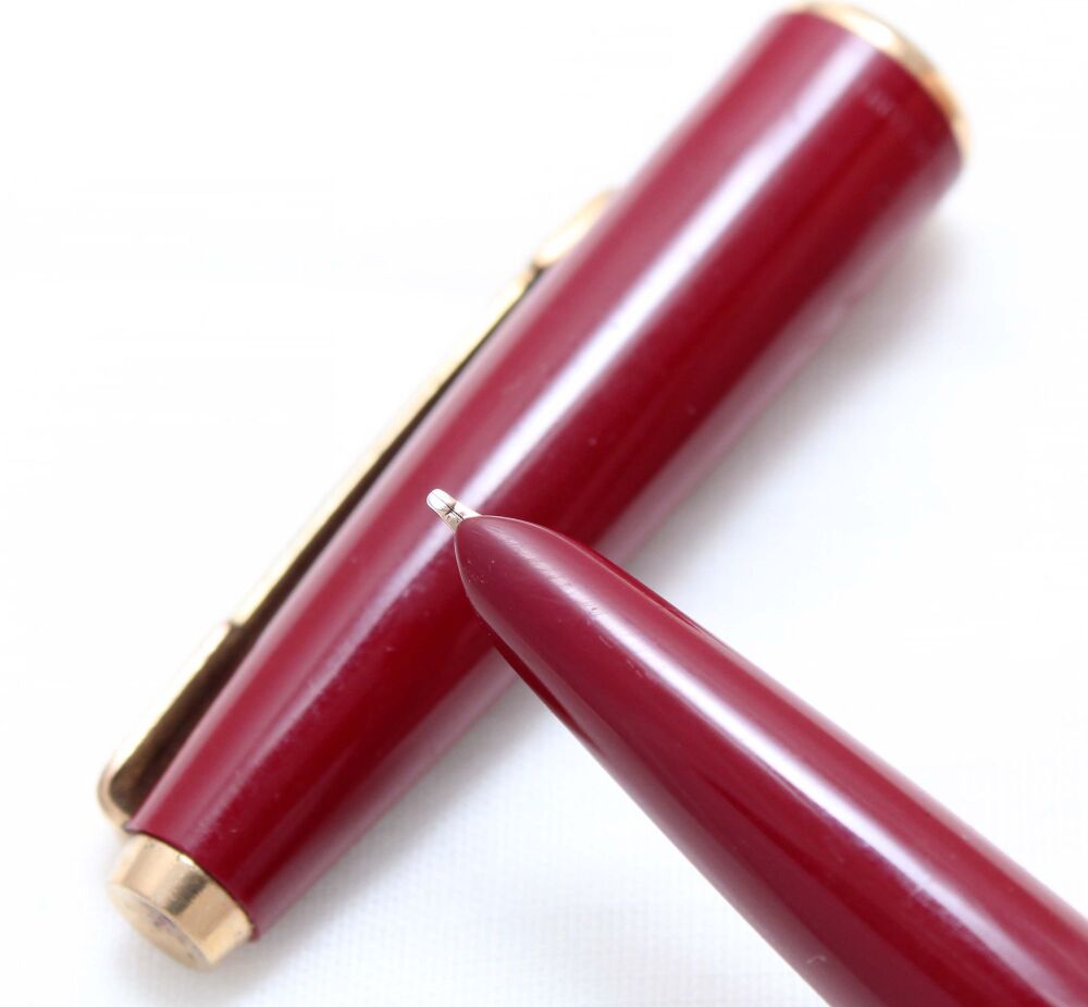 5037 Parker Lady in Burgundy, c1965. Smooth Medium FIVE STAR Nib.