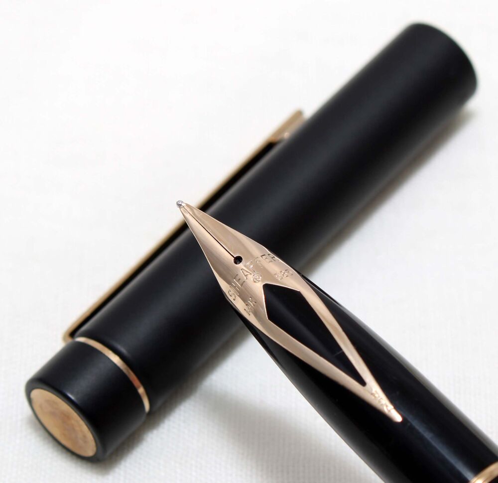 5040 Sheaffer Targa 1003 Matt Black Fountain Pen. Medium FIVE STAR nib.