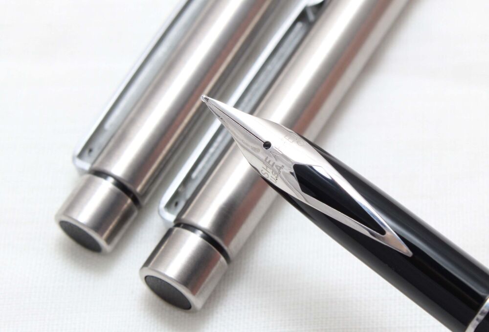 5043 Sheaffer Targa Slim 1000s Fountain Pen and Ballpen. Medium FIVE STAR Nib.