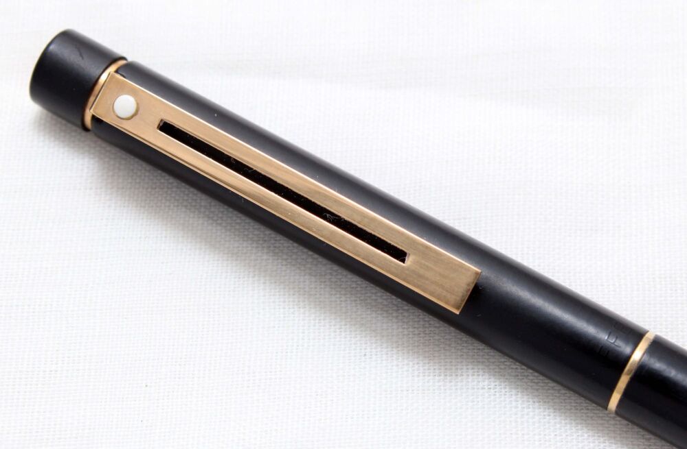 5044 Sheaffer Targa Ballpoint Pen in Matt Black, Mint.