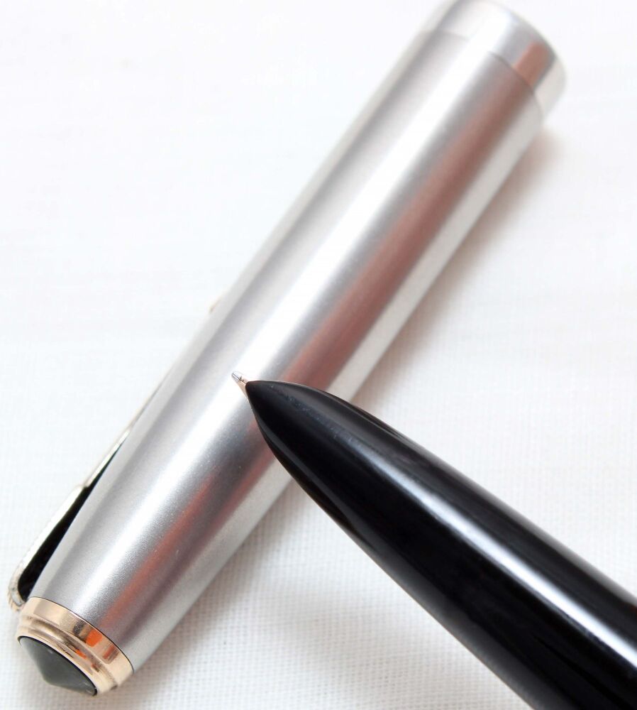5055 Parker 51 Double Jewel Vacumatic in Black with a Lustraloy cap. Smooth Fine FIVE STAR Nib.