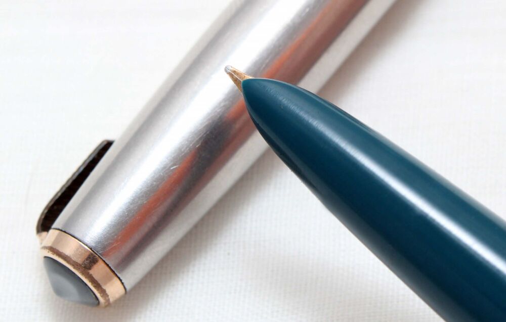 5073 Parker 51 Deluxe in Teal Blue with a Lustraloy Cap, Smooth Fine Nib.