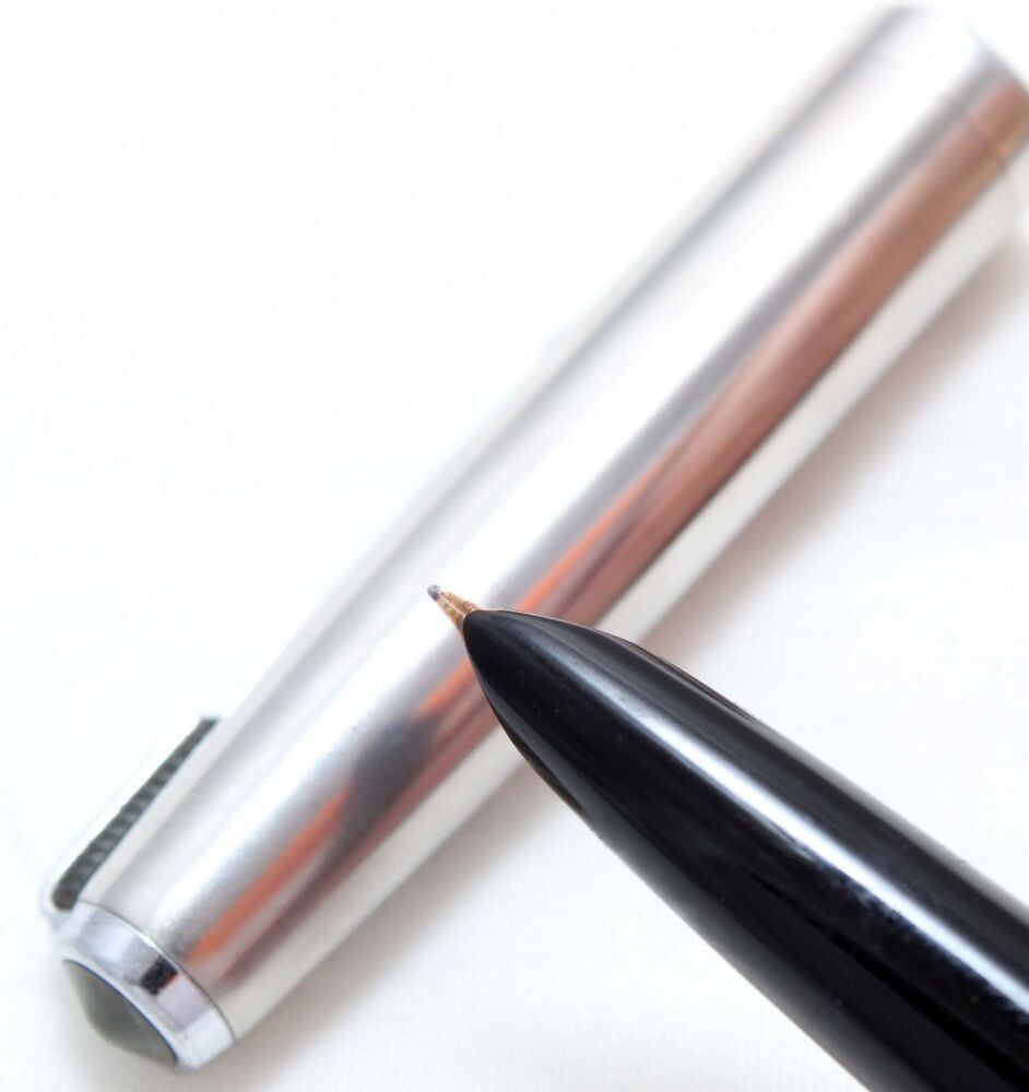 5078 Parker 51 Aerometric in Black with a Lustraloy cap. Smooth Broad FIVE STAR Nib.