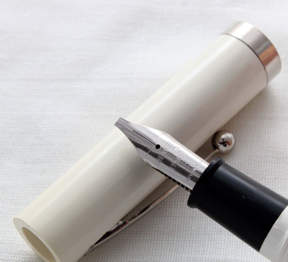 5122 Sheaffer 'No Nonsense'  Flat Top Fountain Pen in Ivory. Smooth Broad Italic FIVE STAR Nib.