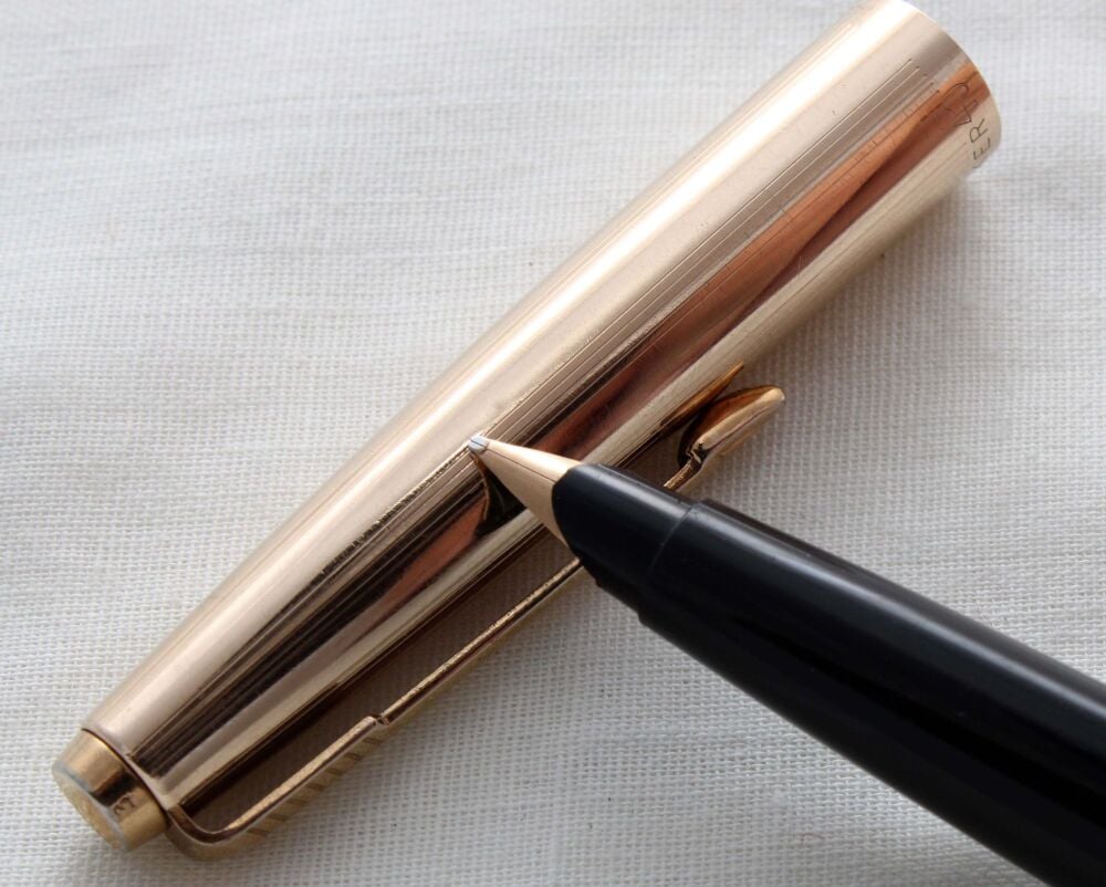 5124 Parker 45 Custom Insignia Fountain Pen in Rolled Gold. Medium Nib.