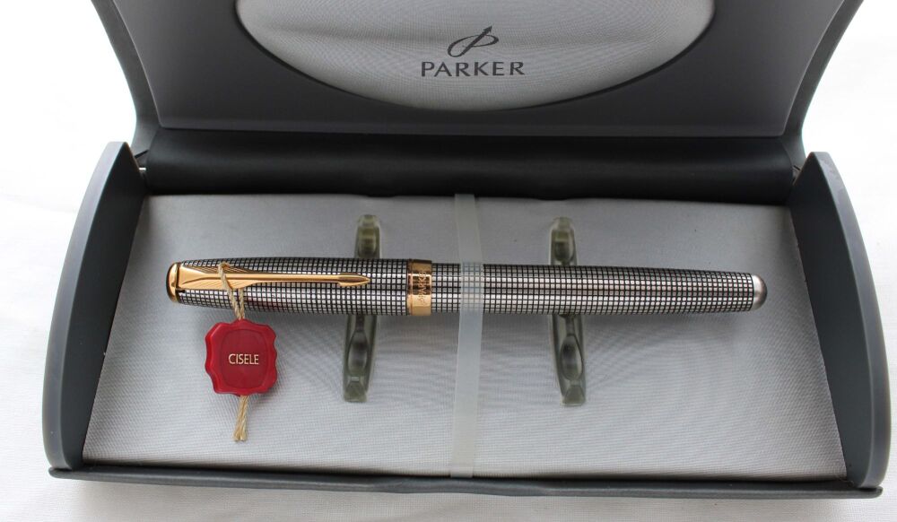 5303 Parker Sonnet Fountain Pen in Sterling Silver Cisele. 18ct Broad FIVE STAR Nib.