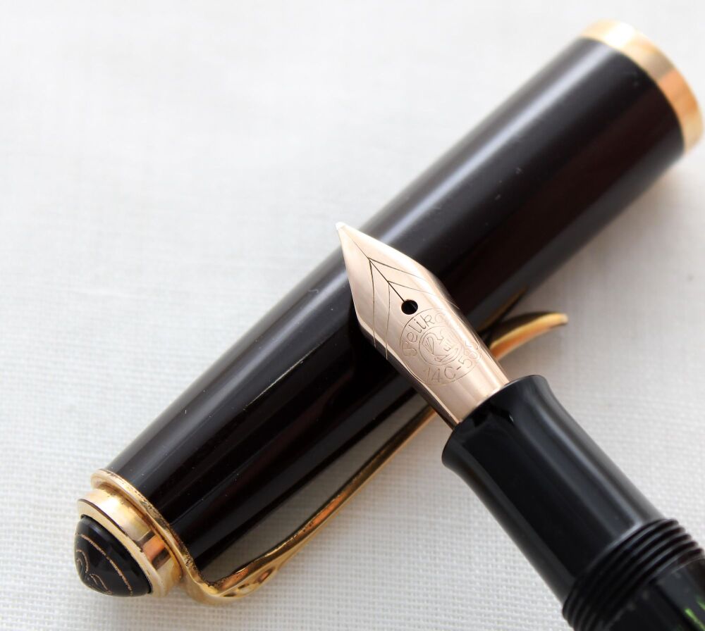 5159 Pelikan 140 Fountain Pen in Black Celluloid. Fabulous Fine Flex FIVE STAR nib.