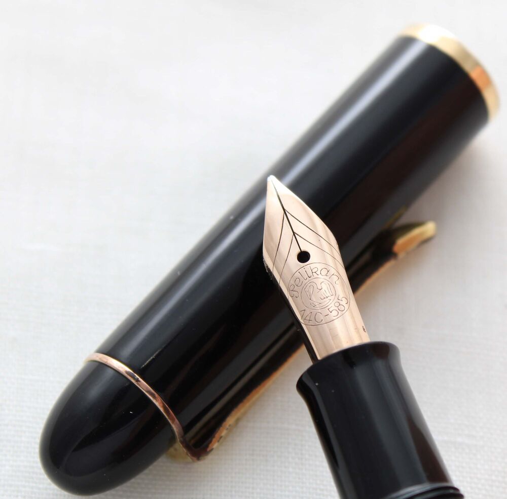 5163 Pelikan 140 Fountain Pen in Striped Green Celluloid with a Black Cap. Fabulous Fine Semi Flex FIVE STAR nib.