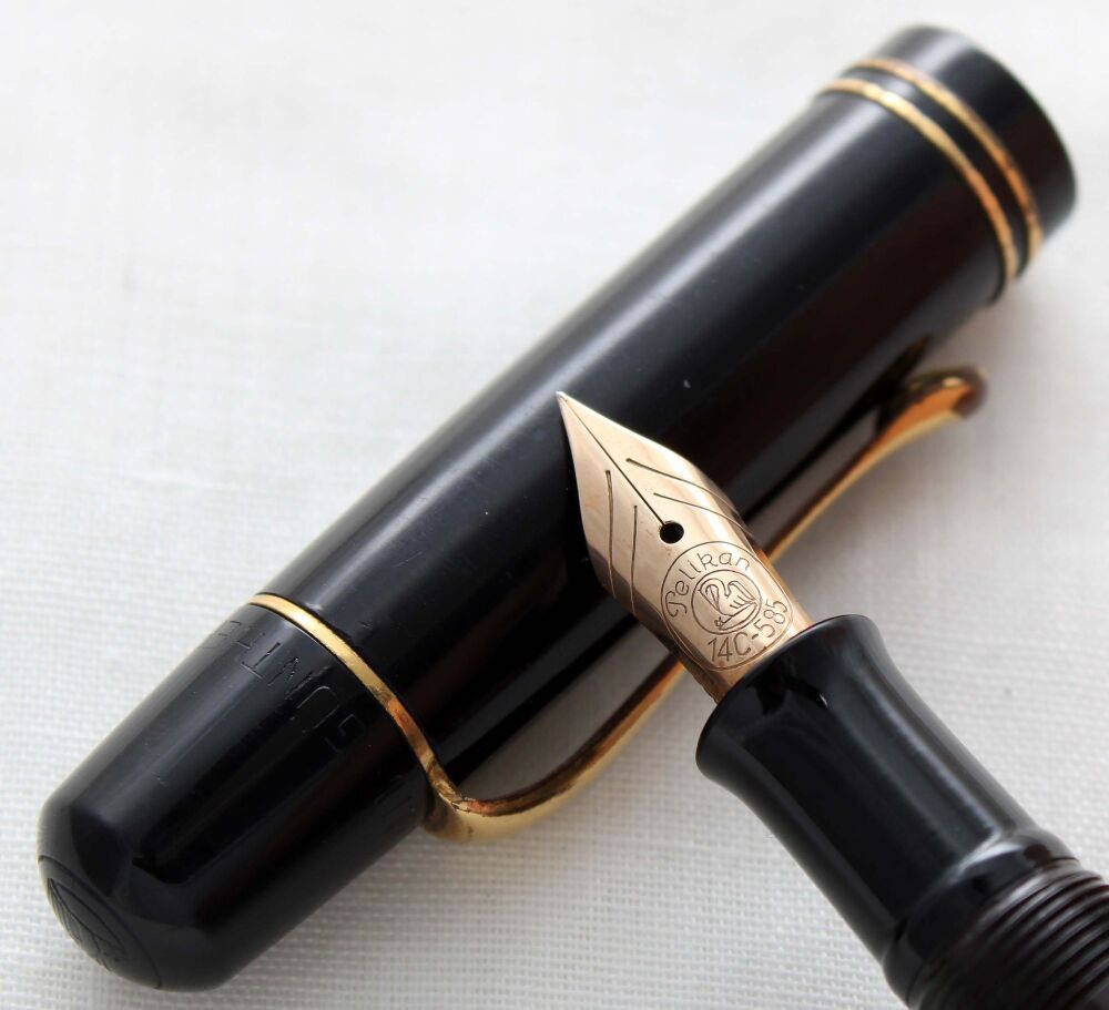 5170 Pelikan 100N Fountain Pen in Black Celluloid. Fabulous Fine Flex FIVE STAR nib.