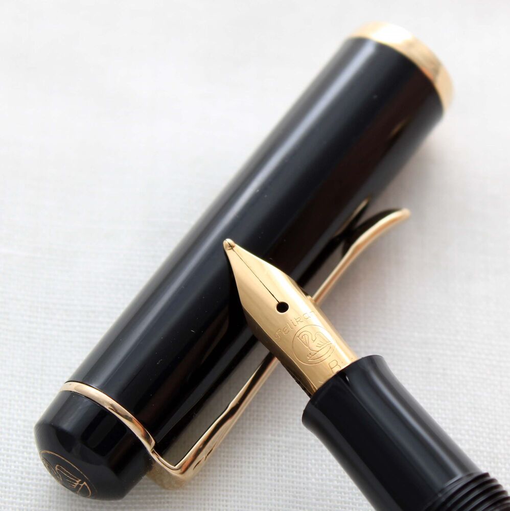 5172 Pelikan M150 (Old Style) Fountain Pen in Green and Black.  Fabulous Br