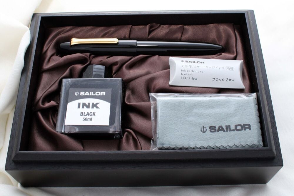 5356 Sailor King of Pens Ebonite Fountain Pen fitted with a Naganata-Togi Medium Fine FIVE STAR Nib. Mint and Boxed.