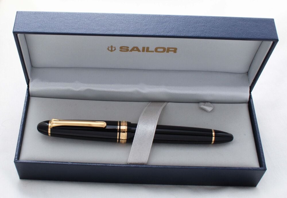 5358 Sailor 1911L in Classic Black, 21K Medium FIVE STAR Nib. Mint and Boxed.