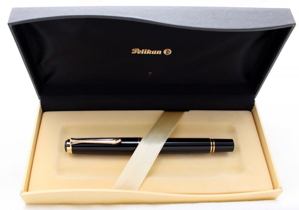 5198 Pelikan M600 (New Style) Fountain Pen in Classic Black. Fabulous Medium FIVE STAR nib.