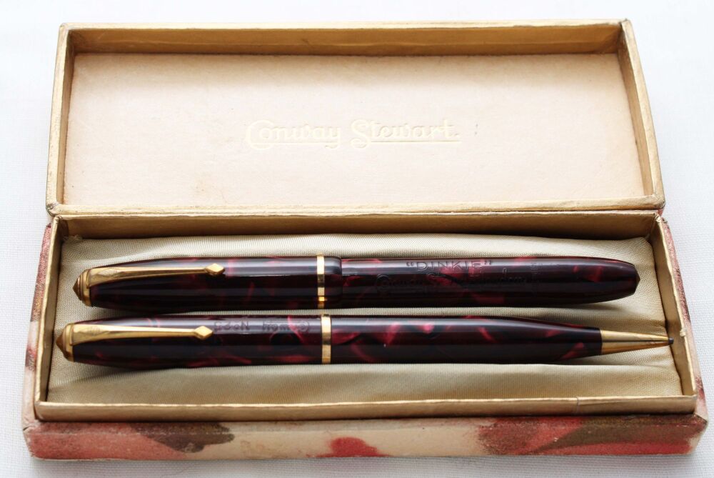 5197 Conway Stewart Dinkie No.550 set in Burgundy Marble - Smooth Medium Italic FIVE STAR Nib.