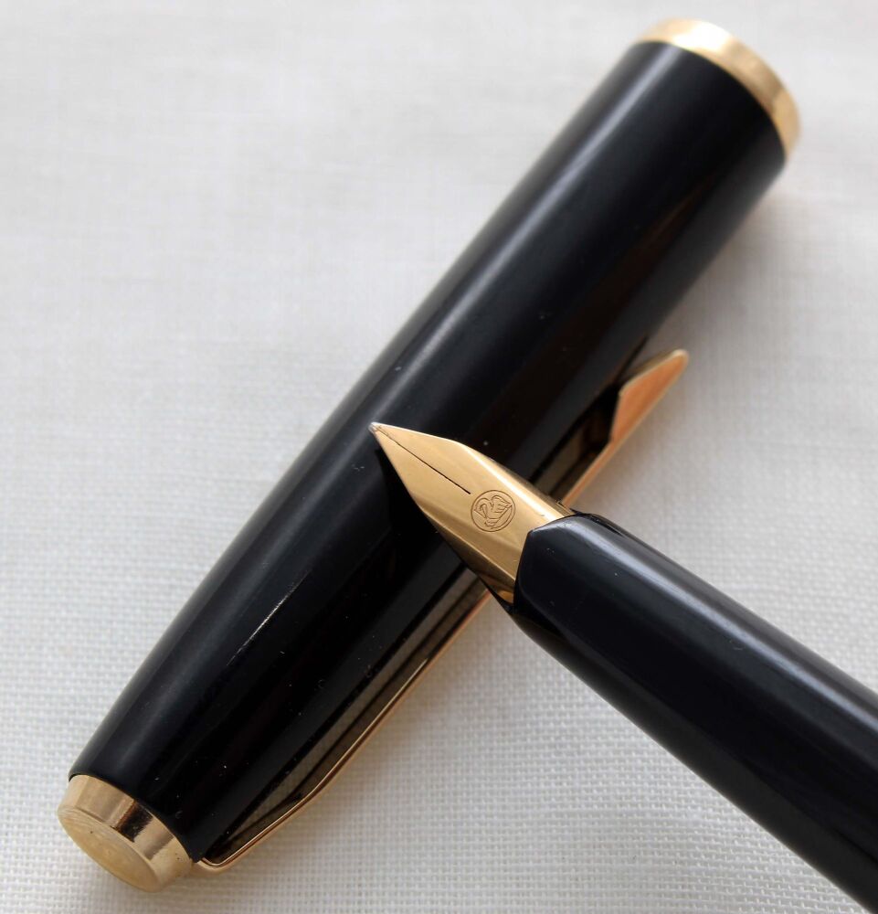 5181 Pelikan MK10 Fountain Pen in Black and Green, Fine nib.