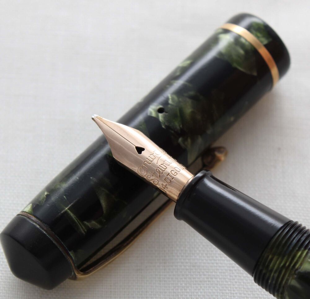 5216 Conway Stewart No.286 in Green Marble, Smooth Broad Italic FIVE STAR Nib.