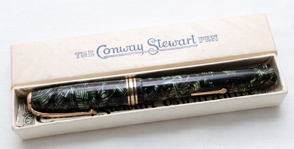 5386 Conway Stewart No.58 in Hatched Green Marble, Medium Semi Flex FIVE STAR Nib.