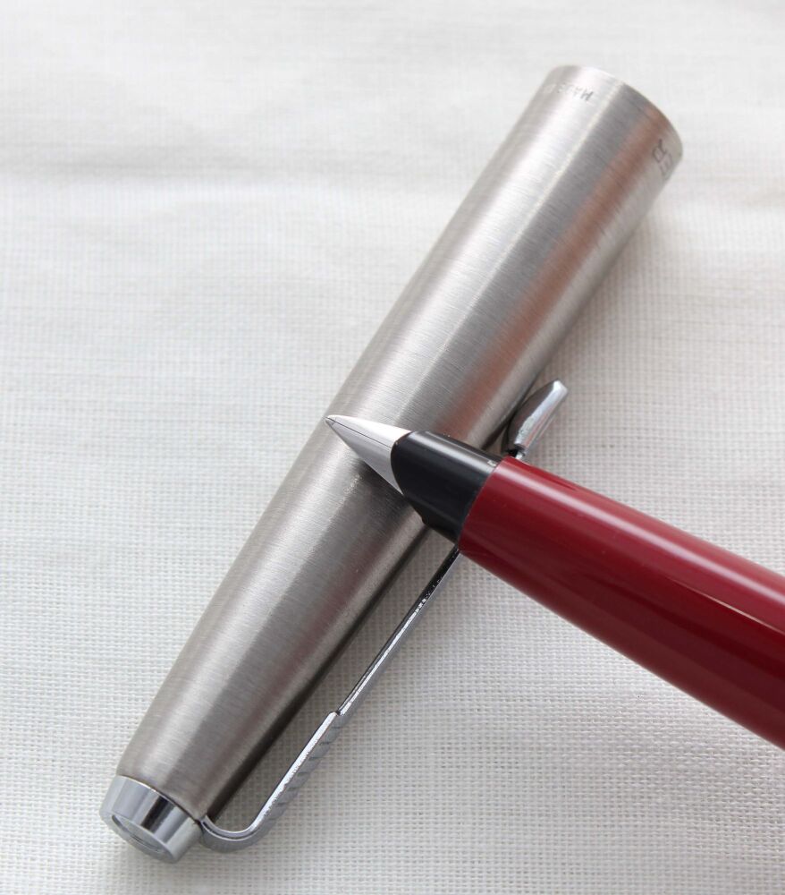 5223 Parker 45 CT in Burgundy. Medium Nib.