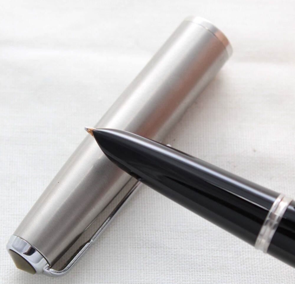 5252 Parker 51 Aerometric in Black with a Lustraloy cap. Smooth Medium FIVE STAR Nib.